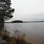Scandinavian Lakeside Huvilat